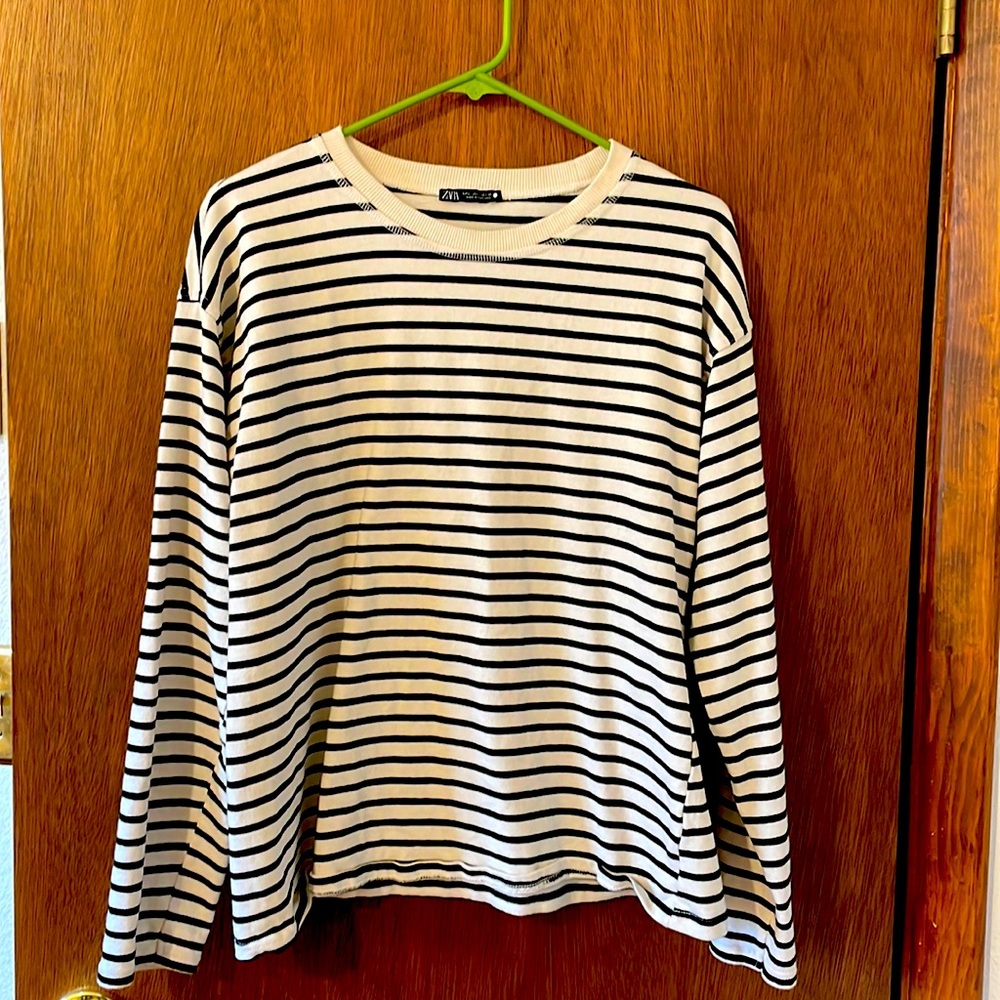 Zara lightweight sweatshirt black and white striped size large